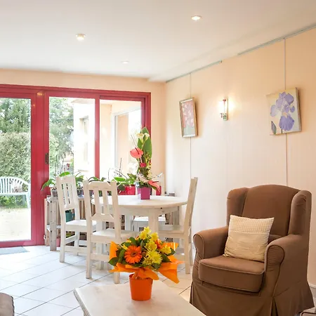 Hotel La Terrasse Fleurie, Logis, Et Restaurant Divonne-les-Bains